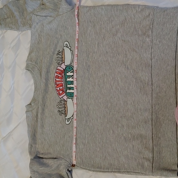 Friends Central Perk Sweater Side Medium - Picture 4 of 11